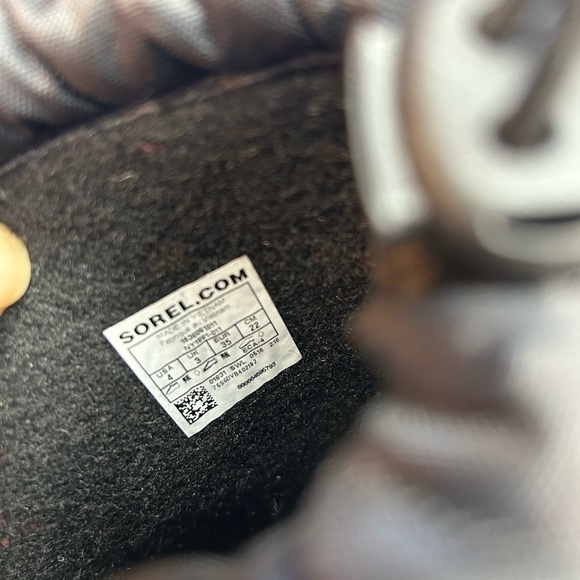 Sorel Chariot black insulated mid calf weather proof snow boots Sz-youth 4. D - Picture 9 of 14